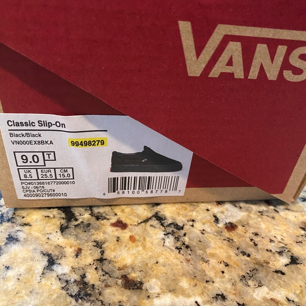 VANS CLASSIC SLIP-ONS